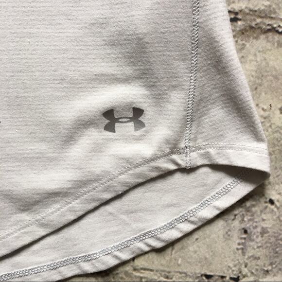 NEW Under Armour Fitted Golf Pullover in Striped Cream - Picture 3 of 7